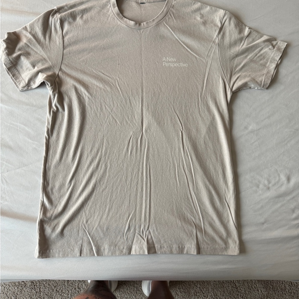 Vuori Cream Short Sleeve Tee for Versatile Comfort